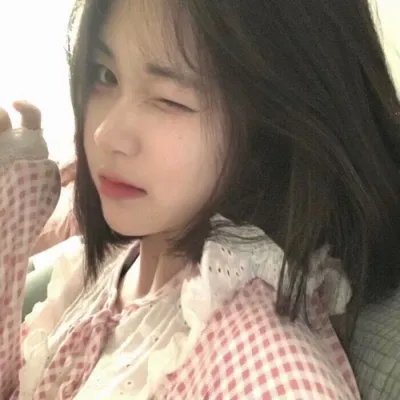 惊恐地